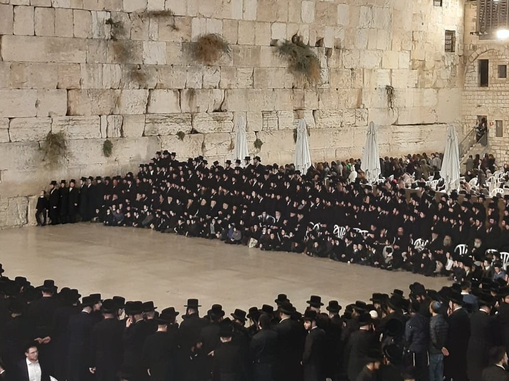 Vizhnitz Hassids at the Western Wall last night
